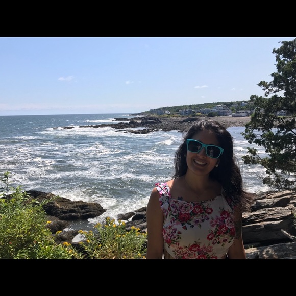 Meet your Posher, Lydia - Picture 1 of 1